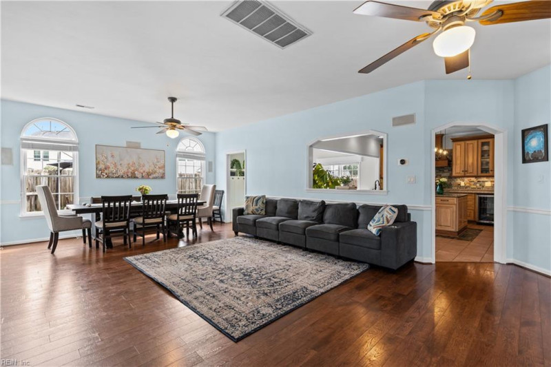 Photo 11 of 35 residential for sale in Virginia Beach virginia