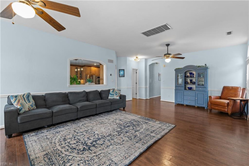 Photo 13 of 35 residential for sale in Virginia Beach virginia