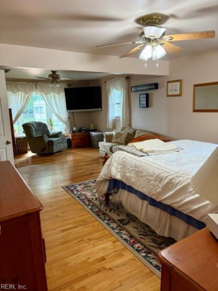 Photo 23 of 40 residential for sale in Hampton virginia