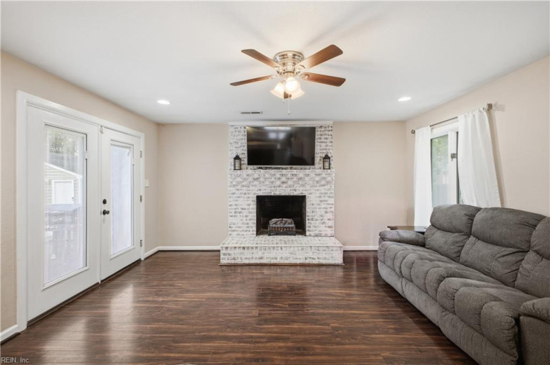 Photo 4 of 22 residential for sale in Norfolk virginia
