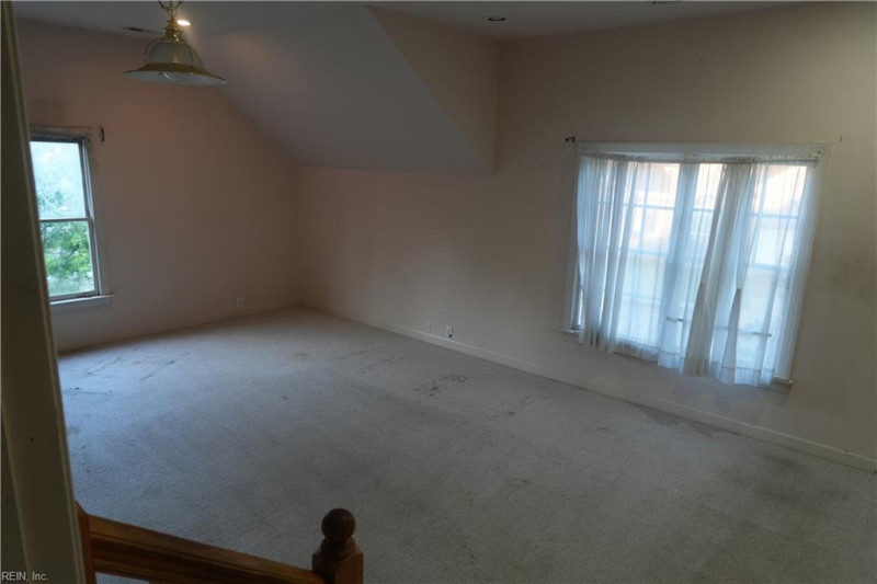 Photo 12 of 41 residential for sale in Hampton virginia