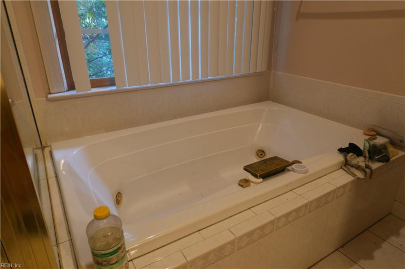 Photo 16 of 41 residential for sale in Hampton virginia