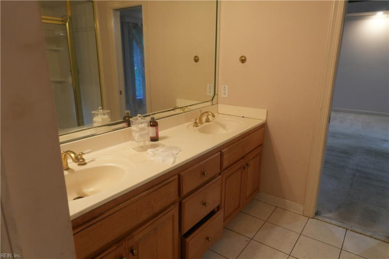Photo 17 of 41 residential for sale in Hampton virginia