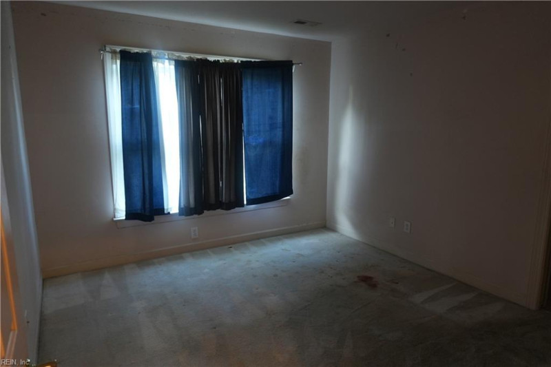 Photo 21 of 41 residential for sale in Hampton virginia
