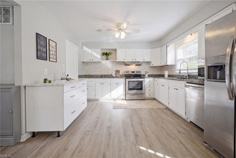Photo 10 of 39 residential for sale in Virginia Beach virginia