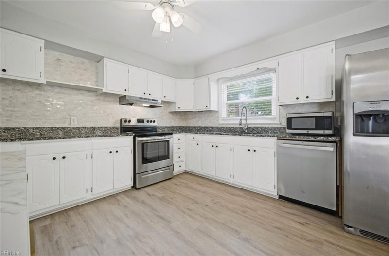 Photo 11 of 39 residential for sale in Virginia Beach virginia
