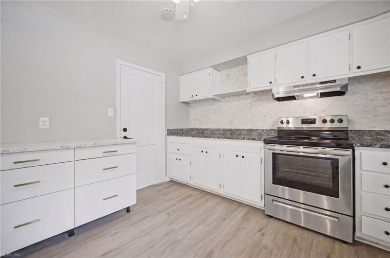 Photo 12 of 39 residential for sale in Virginia Beach virginia