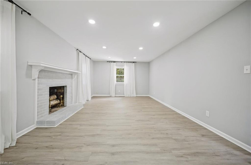 Photo 13 of 39 residential for sale in Virginia Beach virginia