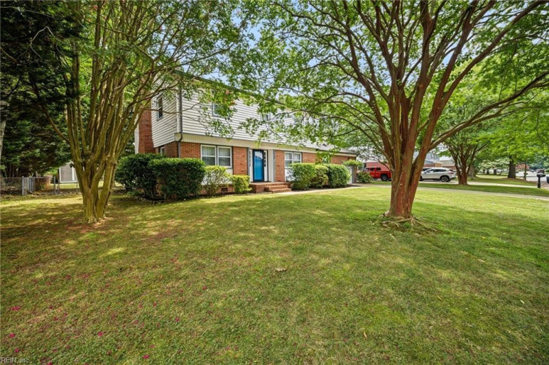 Photo 2 of 39 residential for sale in Virginia Beach virginia