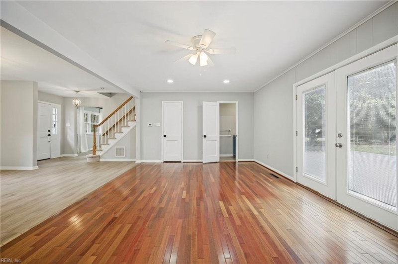Photo 5 of 39 residential for sale in Virginia Beach virginia