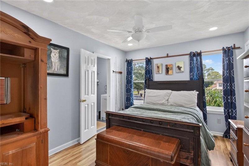Photo 11 of 26 residential for sale in Virginia Beach virginia