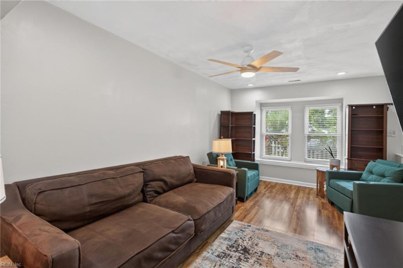 Photo 4 of 26 residential for sale in Virginia Beach virginia