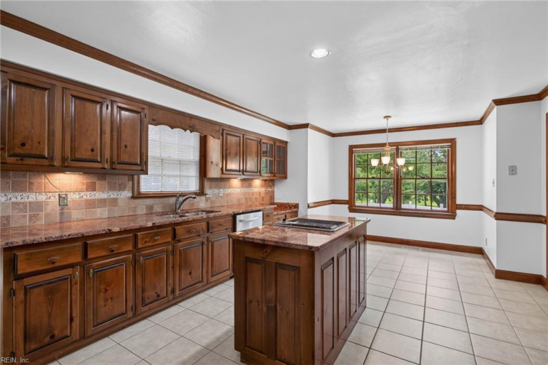 Photo 11 of 45 residential for sale in Chesapeake virginia
