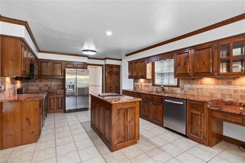 Photo 12 of 45 residential for sale in Chesapeake virginia