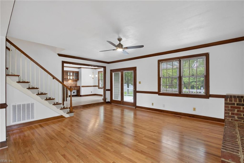 Photo 16 of 45 residential for sale in Chesapeake virginia