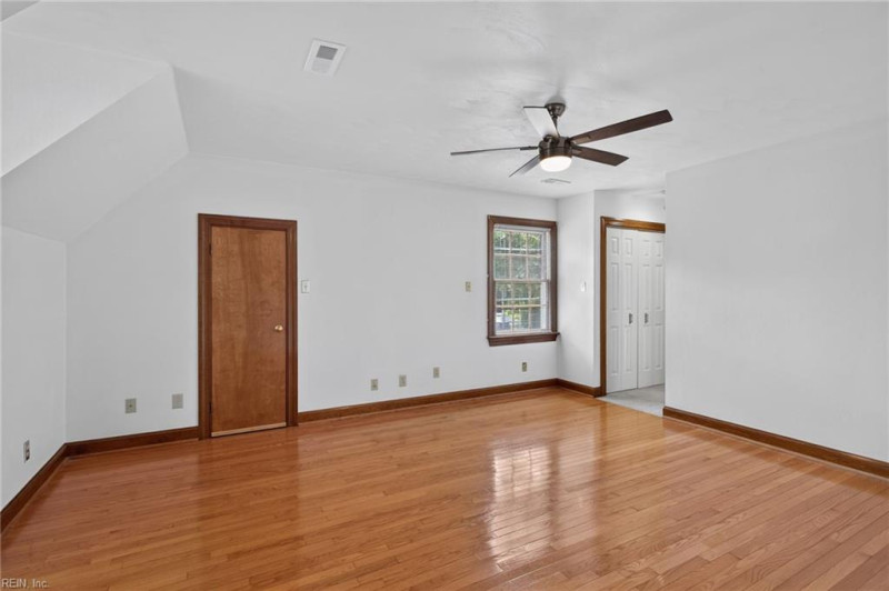 Photo 21 of 45 residential for sale in Chesapeake virginia