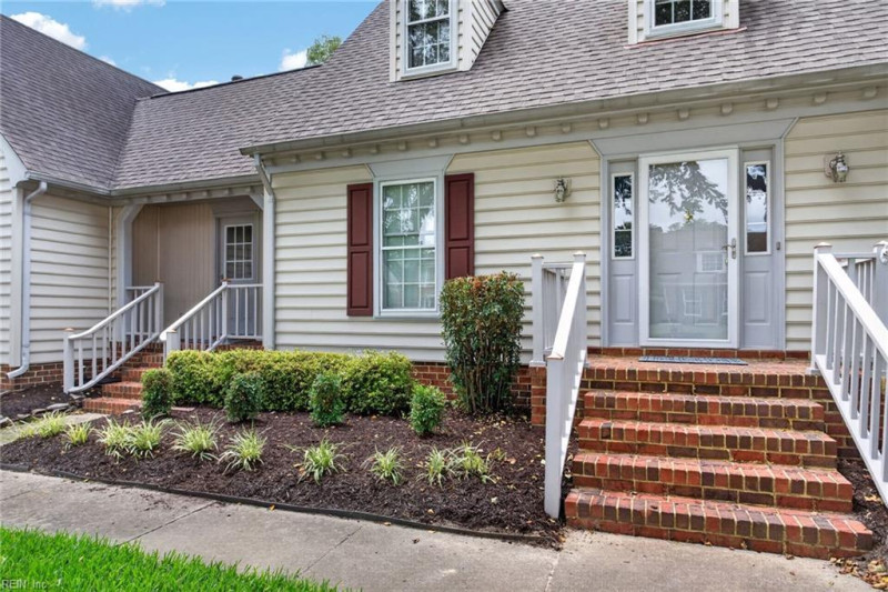 Photo 4 of 45 residential for sale in Chesapeake virginia