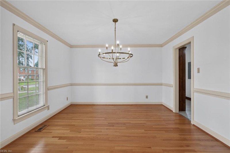 Photo 8 of 45 residential for sale in Chesapeake virginia