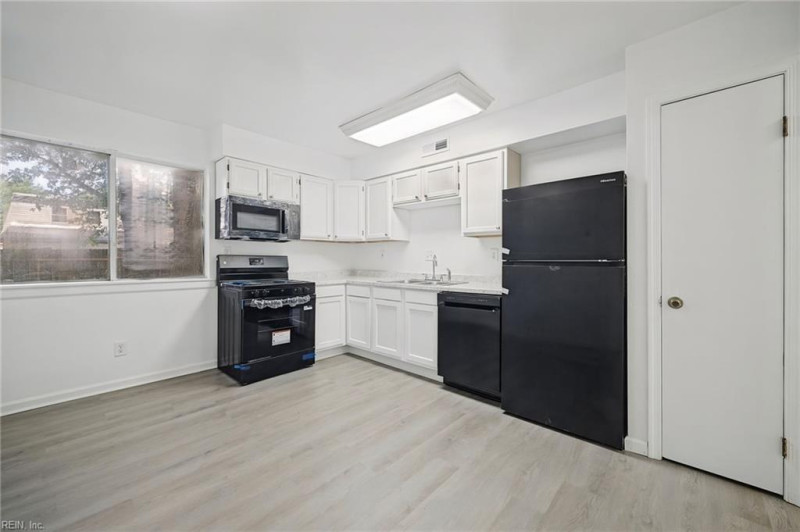 Photo 9 of 30 residential for sale in Virginia Beach virginia
