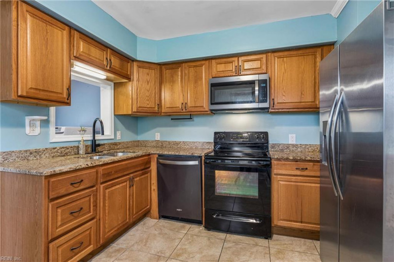 Photo 16 of 47 residential for sale in Poquoson virginia