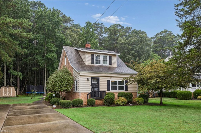 Photo 3 of 47 residential for sale in Poquoson virginia