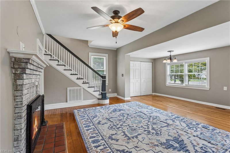 Photo 9 of 47 residential for sale in Poquoson virginia