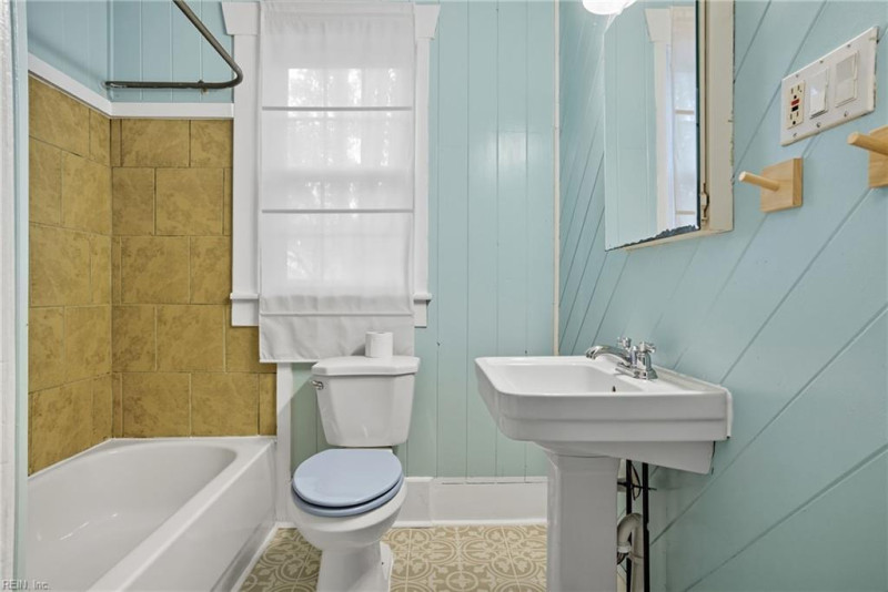 Photo 11 of 19 residential for sale in Norfolk virginia