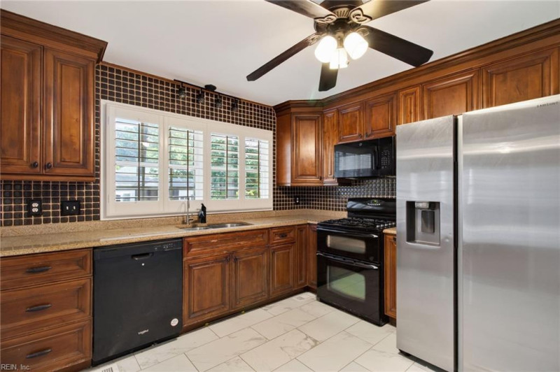 Photo 13 of 31 residential for sale in Newport News virginia