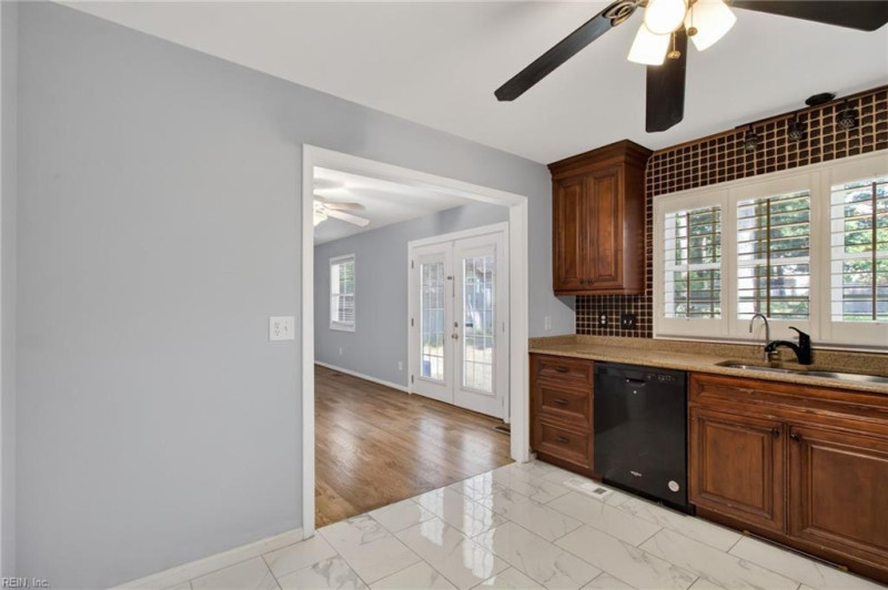 Photo 15 of 31 residential for sale in Newport News virginia