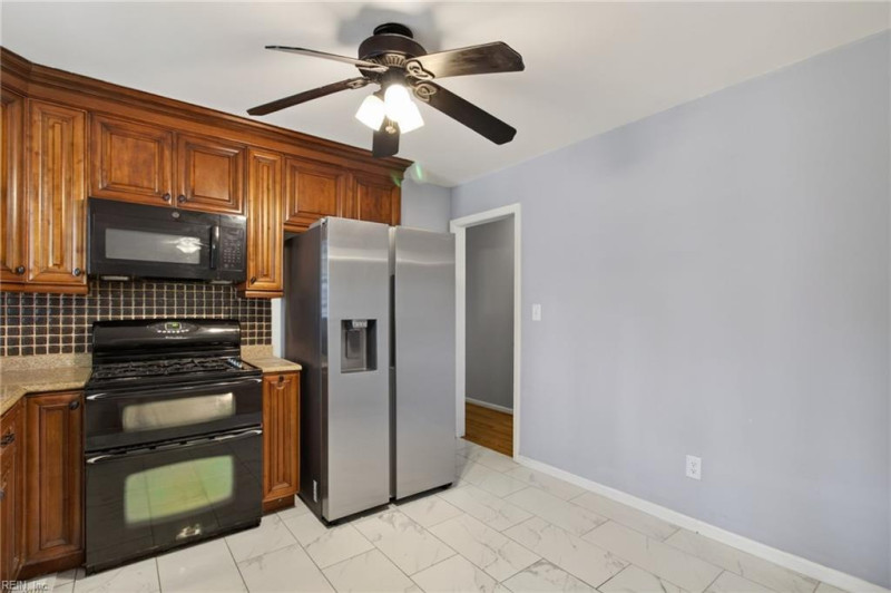 Photo 16 of 31 residential for sale in Newport News virginia