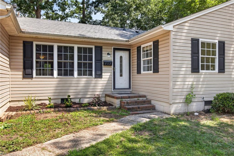 Photo 4 of 31 residential for sale in Newport News virginia