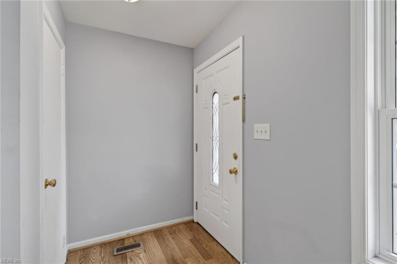 Photo 5 of 31 residential for sale in Newport News virginia