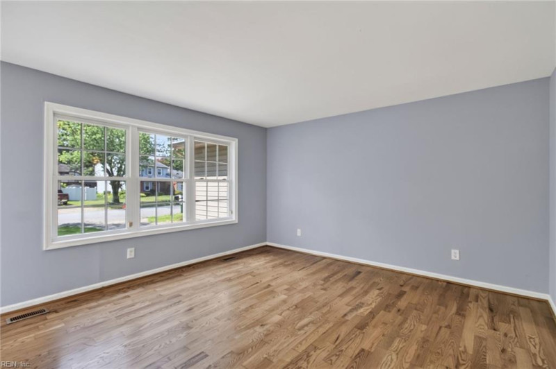 Photo 8 of 31 residential for sale in Newport News virginia