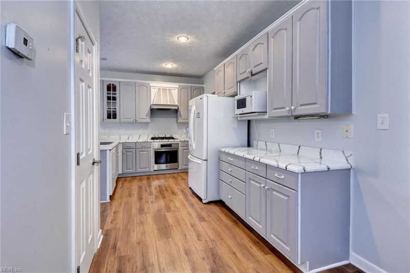 Photo 12 of 50 residential for sale in York County virginia