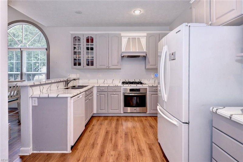 Photo 13 of 50 residential for sale in York County virginia