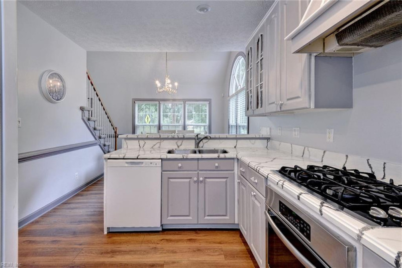 Photo 14 of 50 residential for sale in York County virginia