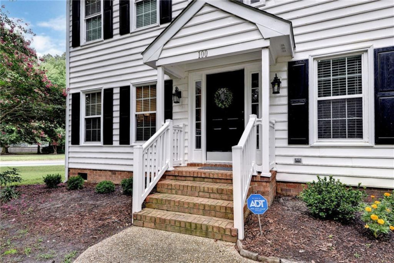 Photo 3 of 50 residential for sale in York County virginia