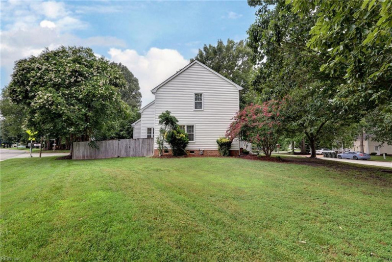 Photo 36 of 50 residential for sale in York County virginia