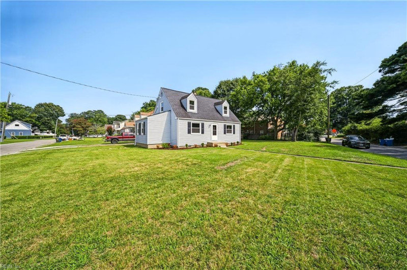 Photo 3 of 39 residential for sale in Norfolk virginia