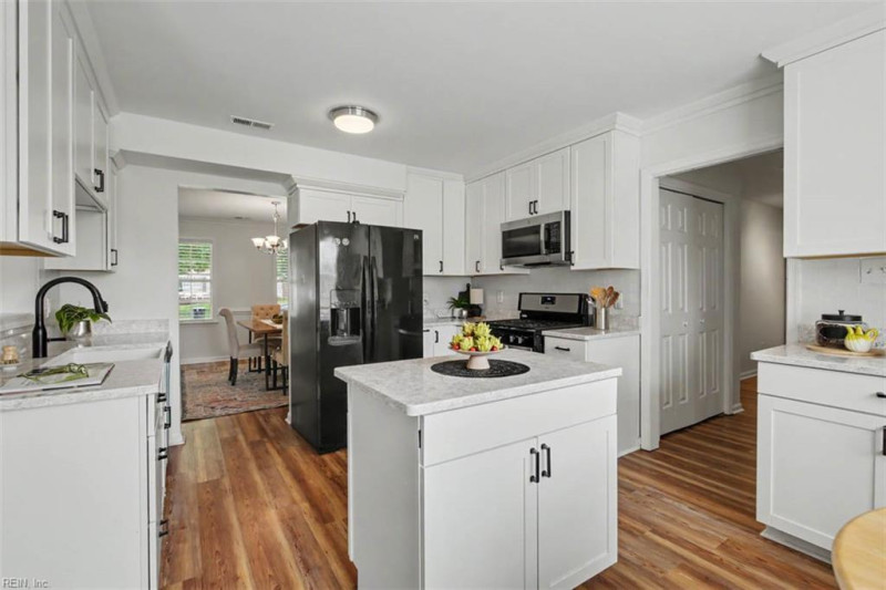 Photo 12 of 33 residential for sale in Virginia Beach virginia