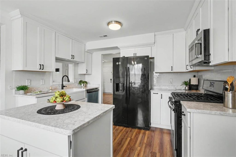 Photo 13 of 33 residential for sale in Virginia Beach virginia