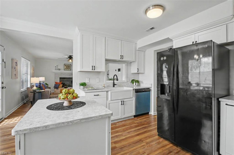 Photo 14 of 33 residential for sale in Virginia Beach virginia