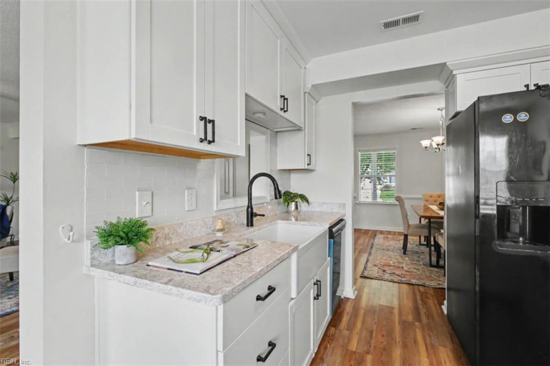 Photo 18 of 33 residential for sale in Virginia Beach virginia