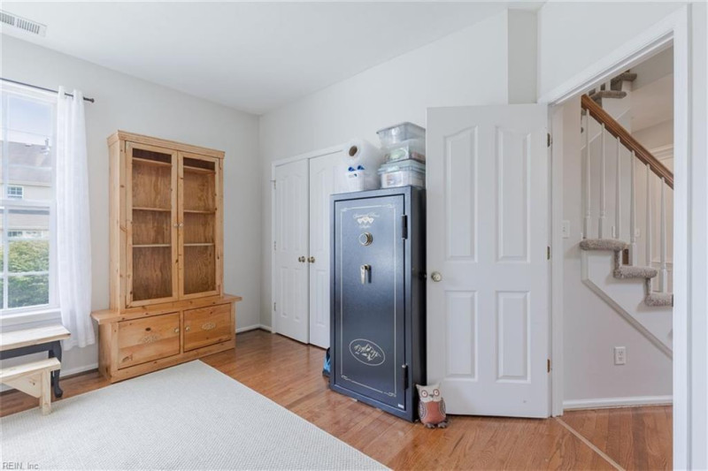 Photo 14 of 50 residential for sale in Chesapeake virginia