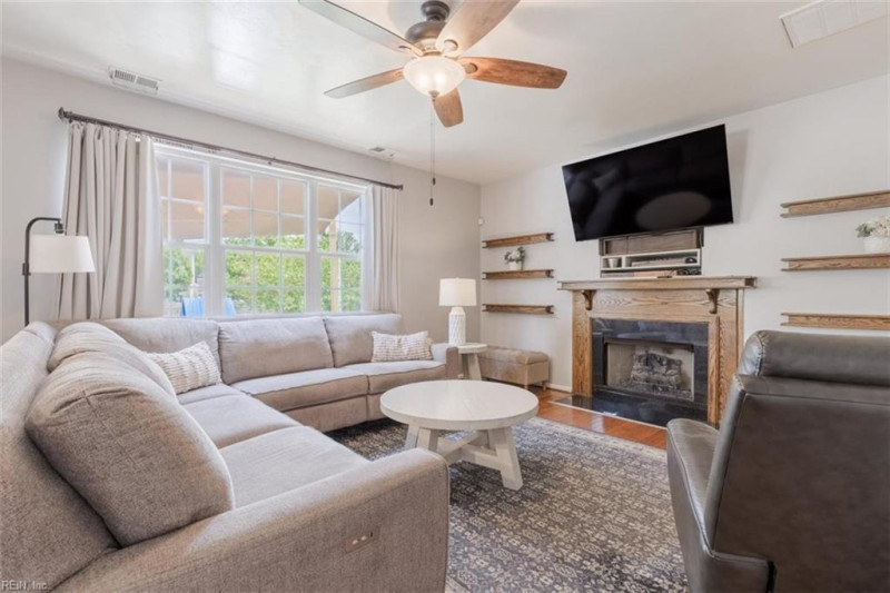 Photo 22 of 50 residential for sale in Chesapeake virginia