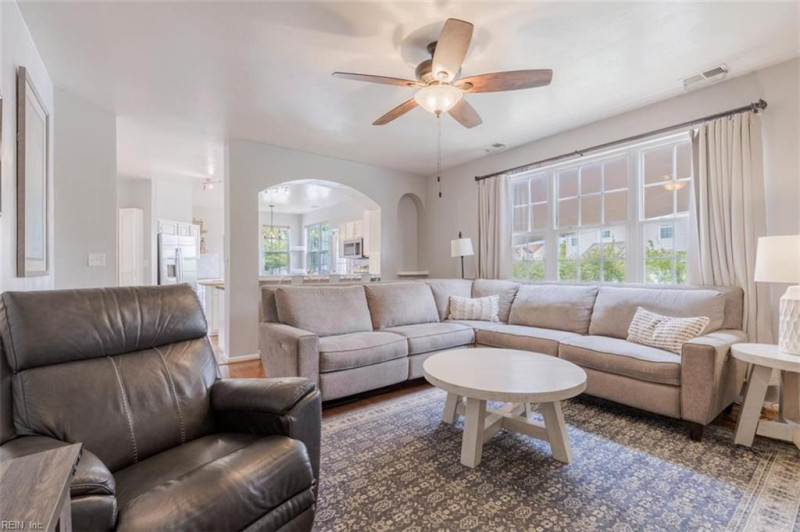 Photo 23 of 50 residential for sale in Chesapeake virginia