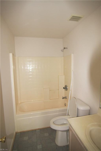 Photo 16 of 32 residential for sale in Chesapeake virginia