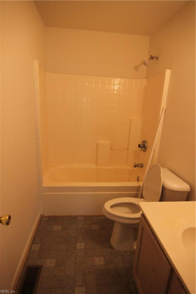 Photo 17 of 32 residential for sale in Chesapeake virginia