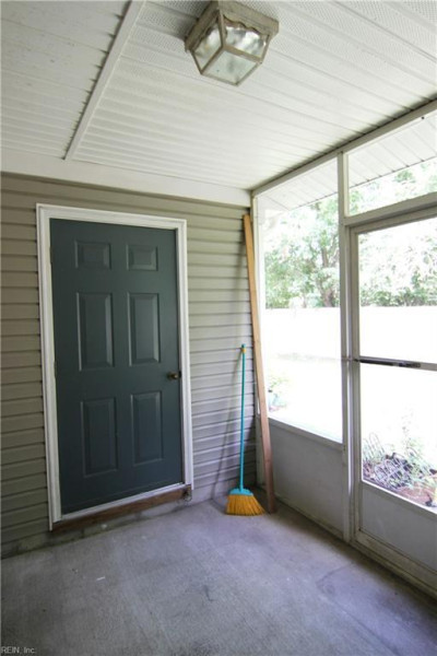 Photo 19 of 32 residential for sale in Chesapeake virginia