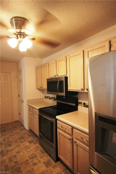 Photo 21 of 32 residential for sale in Chesapeake virginia